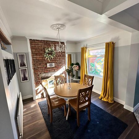 Cosy Two Bed Terraced House 7Min Drive From City Belfast Bagian luar foto