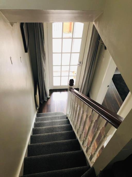 Cosy Two Bed Terraced House 7Min Drive From City Belfast Bagian luar foto