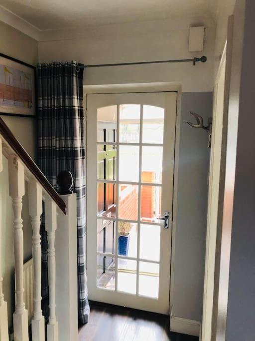Cosy Two Bed Terraced House 7Min Drive From City Belfast Bagian luar foto