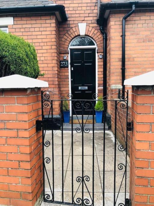 Cosy Two Bed Terraced House 7Min Drive From City Belfast Bagian luar foto