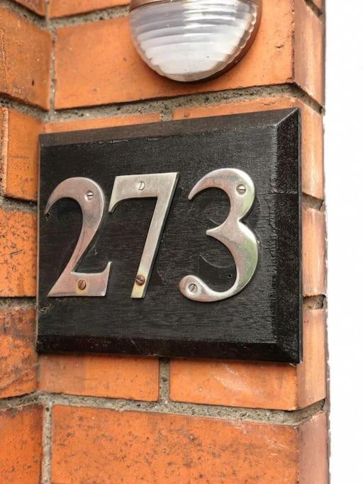 Cosy Two Bed Terraced House 7Min Drive From City Belfast Bagian luar foto