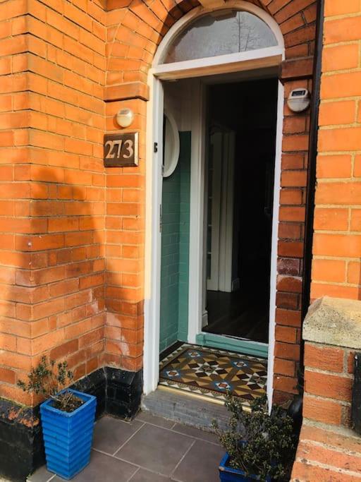 Cosy Two Bed Terraced House 7Min Drive From City Belfast Bagian luar foto