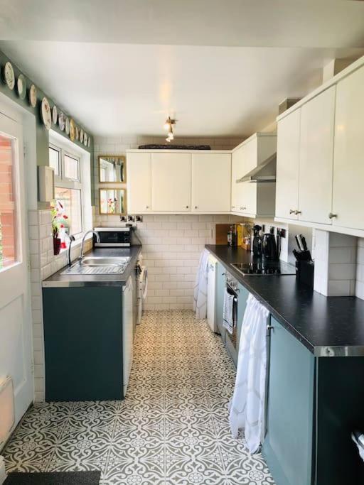 Cosy Two Bed Terraced House 7Min Drive From City Belfast Bagian luar foto