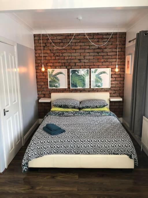 Cosy Two Bed Terraced House 7Min Drive From City Belfast Bagian luar foto