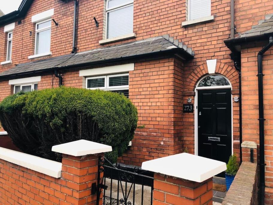 Cosy Two Bed Terraced House 7Min Drive From City Belfast Bagian luar foto