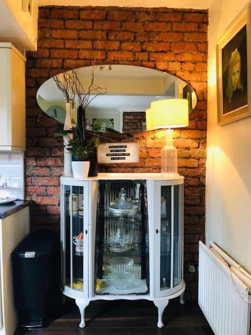 Cosy Two Bed Terraced House 7Min Drive From City Belfast Bagian luar foto