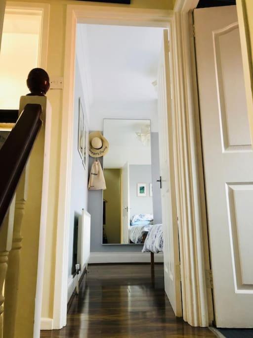 Cosy Two Bed Terraced House 7Min Drive From City Belfast Bagian luar foto
