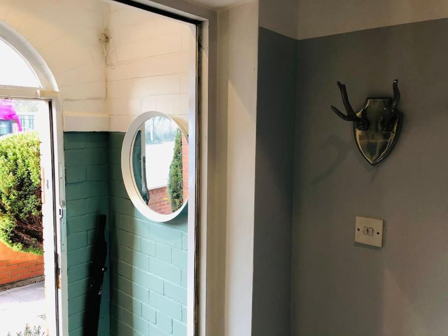 Cosy Two Bed Terraced House 7Min Drive From City Belfast Bagian luar foto