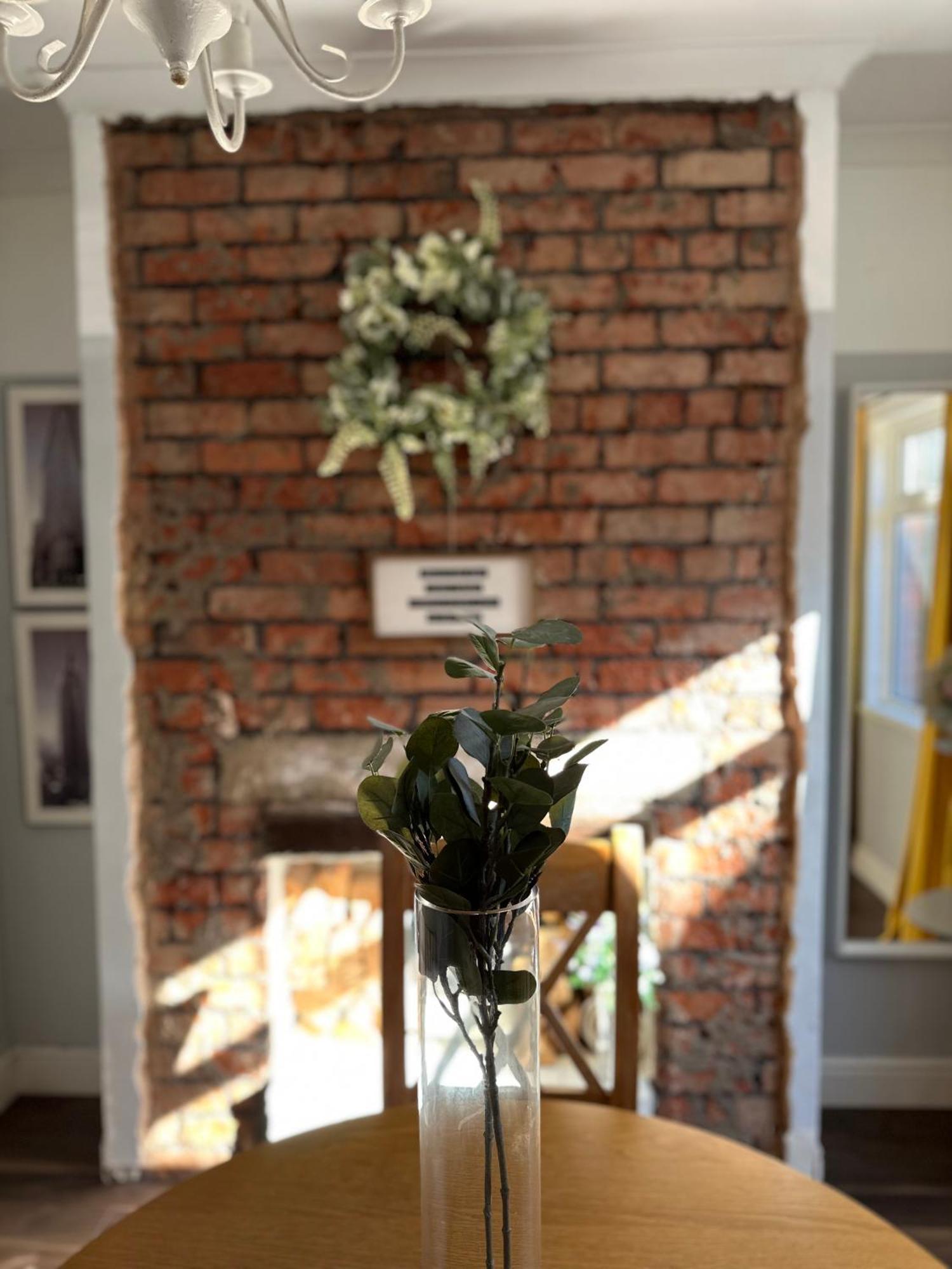 Cosy Two Bed Terraced House 7Min Drive From City Belfast Bagian luar foto