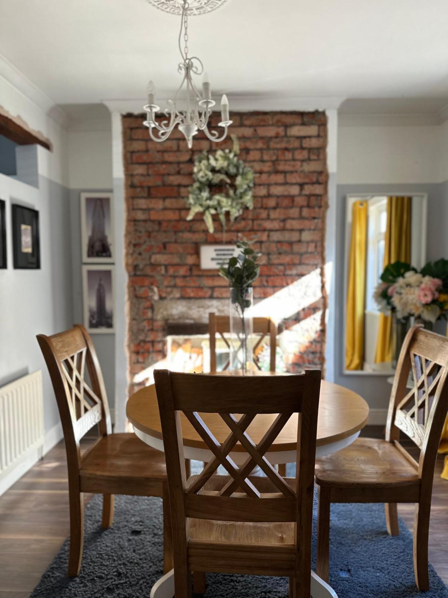 Cosy Two Bed Terraced House 7Min Drive From City Belfast Bagian luar foto