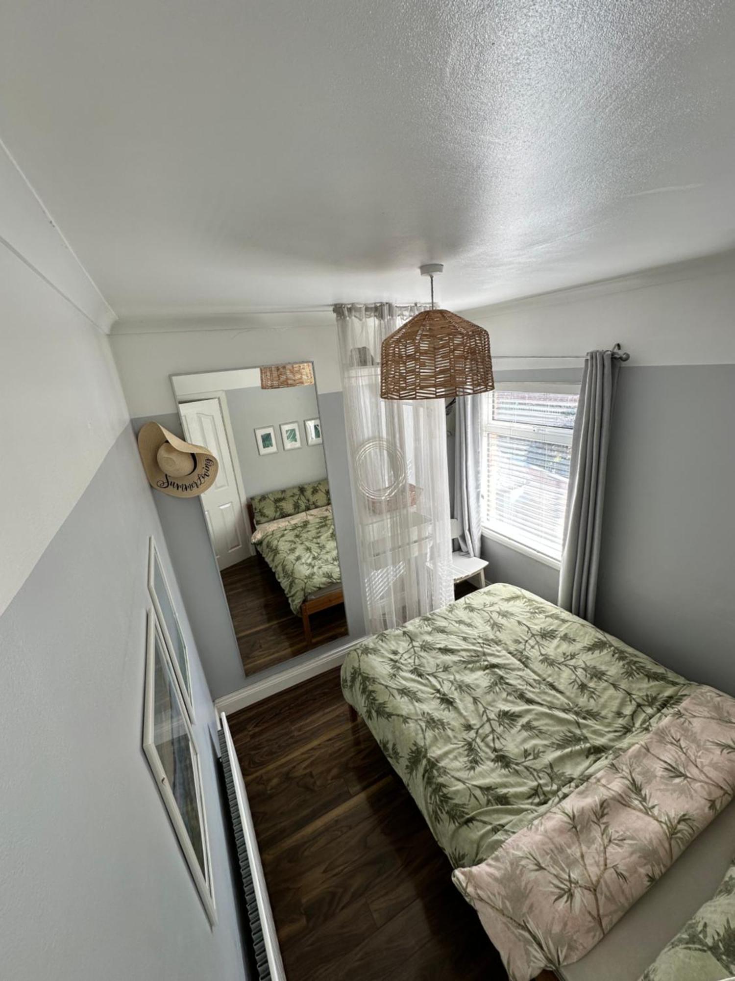 Cosy Two Bed Terraced House 7Min Drive From City Belfast Bagian luar foto